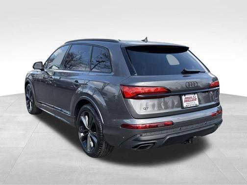 Samurai Gray Metallic 2026 Audi Q7 55 Premium Plus