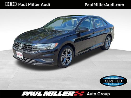 Deep Black Pearl Effect 2019 Volkswagen Jetta 1.4T R-Line
