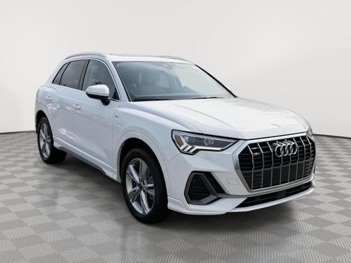 Ibis White 2023 Audi Q3 45 S line Premium