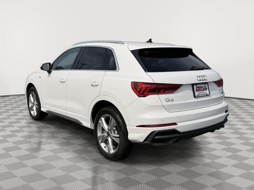 Ibis White 2023 Audi Q3 45 S line Premium