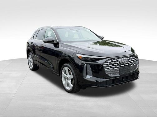 Mythos Black Metallic 2026 Audi Q5 PLUS
