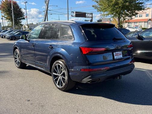 Blue Metallic 2026 Audi Q7 45 Premium Plus