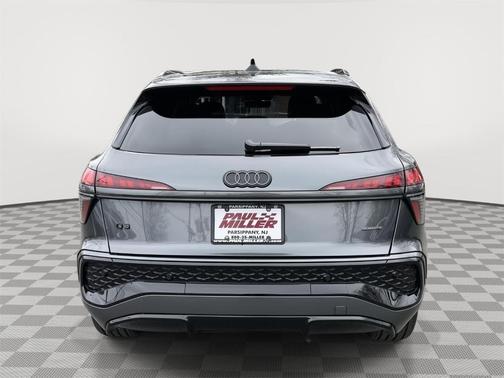 Daytona Gray Pearl 2026 Audi Q3 S line