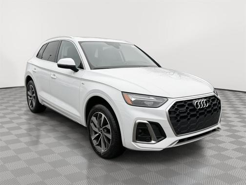 Glacier White Metallic 2023 Audi Q5 45 S line quattro Premium
