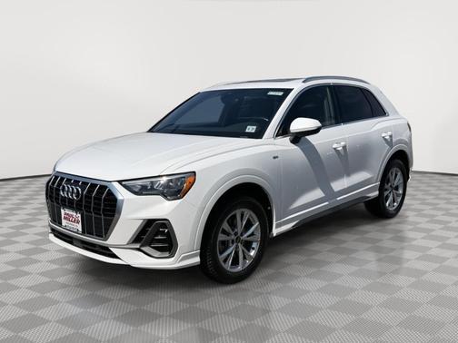 Ibis White 2022 Audi Q3 45 S line Premium