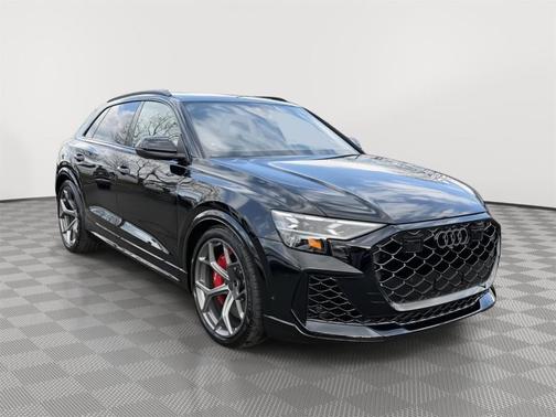Mythos Black Metallic 2026 Audi RS Q8 performance