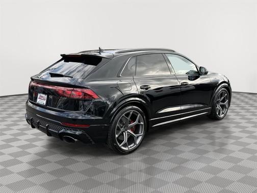 Mythos Black Metallic 2026 Audi RS Q8 performance