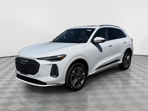 Glacier White Metallic 2026 Audi Q5 PLUS