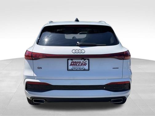Glacier White Metallic 2026 Audi Q5 PLUS