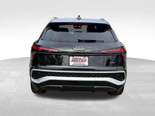 Mythos Black Metallic 2026 Audi Q3 S line