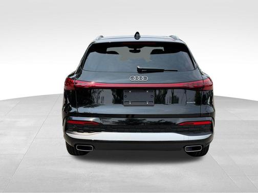 Mythos Black Metallic 2026 Audi Q5