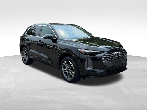 Mythos Black Metallic 2026 Audi Q5
