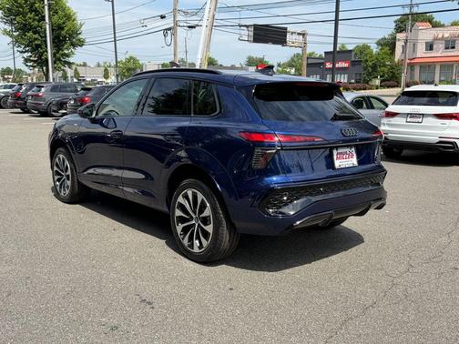 Navarra Blue Metallic 2026 Audi Q3 S line