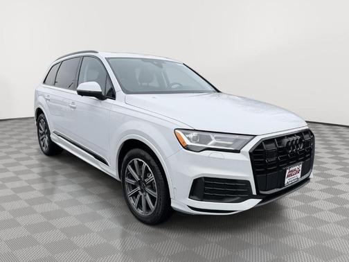 2023 Audi Q7 45 Premium Plus