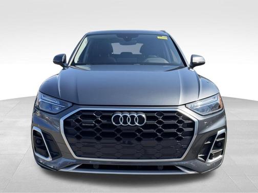 Daytona Gray Pearl Effect 2023 Audi Q5 45 S line quattro Premium