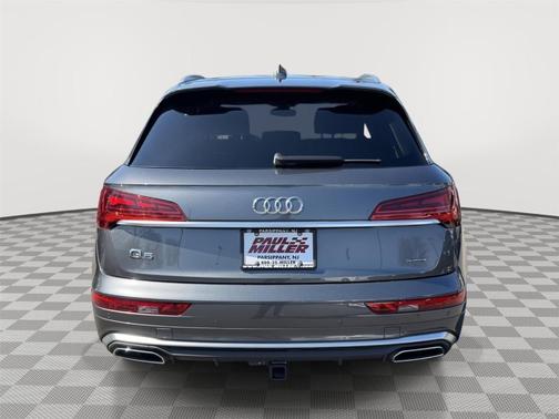 Daytona Gray Pearl Effect 2023 Audi Q5 45 S line Premium Plus