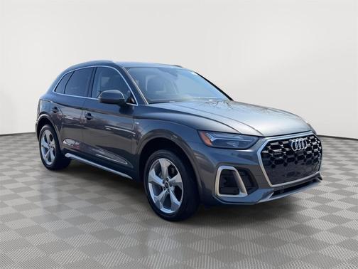 Daytona Gray Pearl Effect 2023 Audi Q5 45 S line Premium Plus