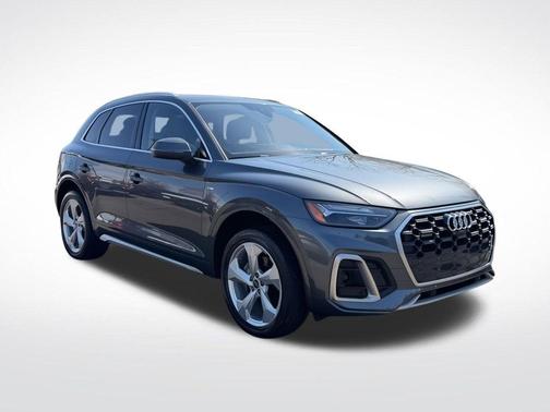 Daytona Gray Pearl Effect 2023 Audi Q5 45 S line quattro Premium