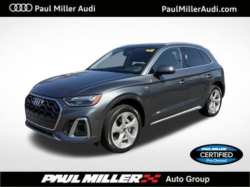 Daytona Gray Pearl Effect 2023 Audi Q5 45 S line quattro Premium