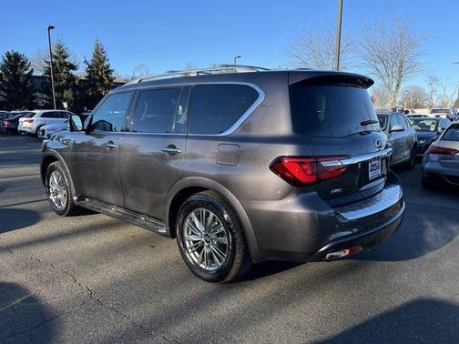 2022 INFINITI QX80 Luxe