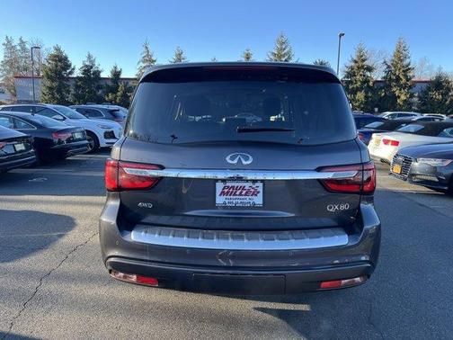 2022 INFINITI QX80 Luxe