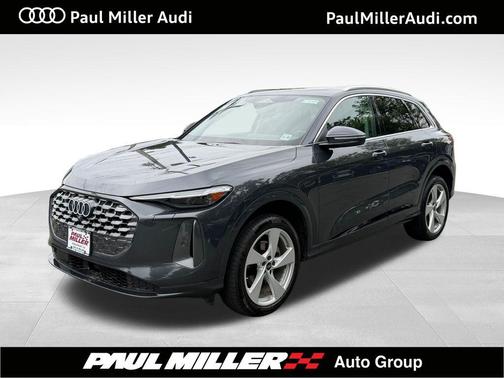Tambora Gray Metallic 2025 Audi Q5 2.0T quattro Premium