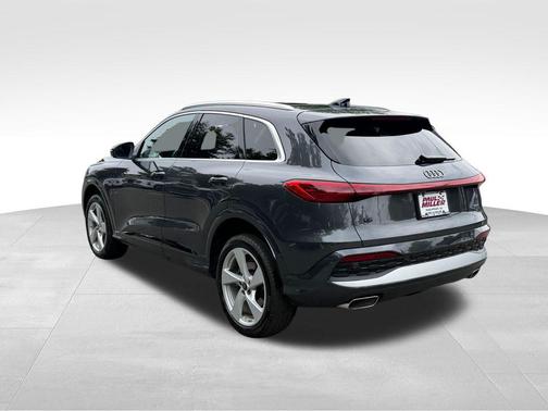 Tambora Gray Metallic 2025 Audi Q5 2.0T quattro Premium