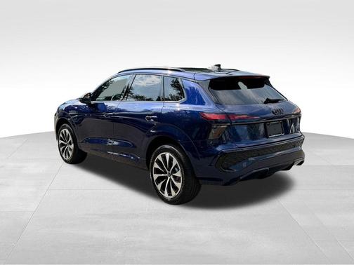 Navarra Blue Metallic 2026 Audi Q3 S line