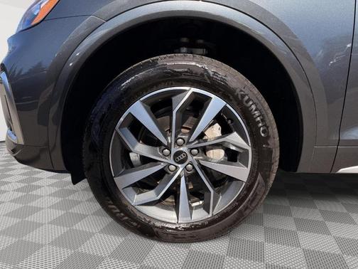 Daytona Gray Pearl Effect 2023 Audi Q5 45 S line quattro Premium