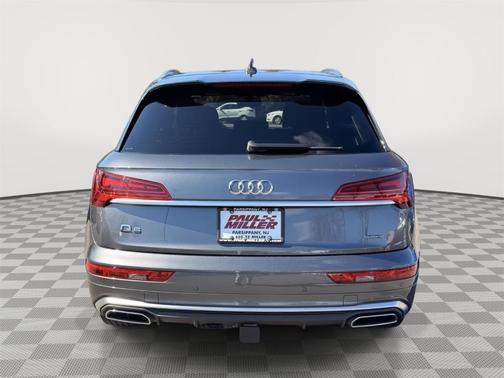 Daytona Gray Pearl Effect 2023 Audi Q5 45 S line quattro Premium