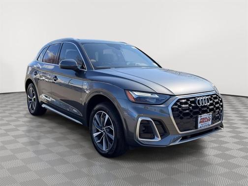 Daytona Gray Pearl Effect 2023 Audi Q5 45 S line quattro Premium