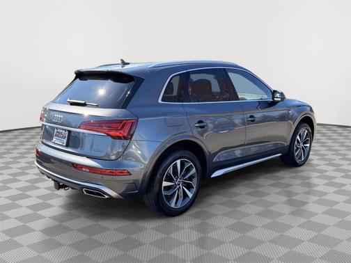 Daytona Gray Pearl Effect 2023 Audi Q5 45 S line quattro Premium