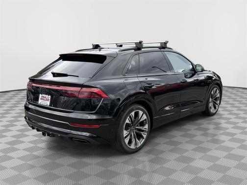 Mythos Black Metallic 2025 Audi Q8 Prestige