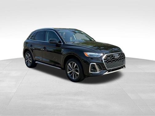 Mythos Black Metallic 2023 Audi Q5 45 S line quattro Premium