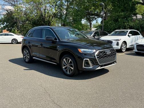 Mythos Black Metallic 2023 Audi Q5 45 S line quattro Premium
