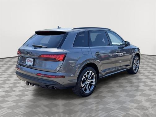 Samurai Gray Metallic 2026 Audi Q7 45 Premium