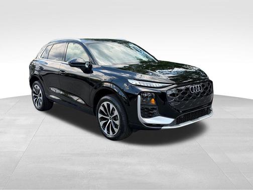 Mythos Black Metallic 2026 Audi Q3 S line