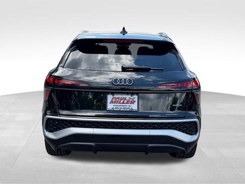 Mythos Black Metallic 2026 Audi Q3 S line