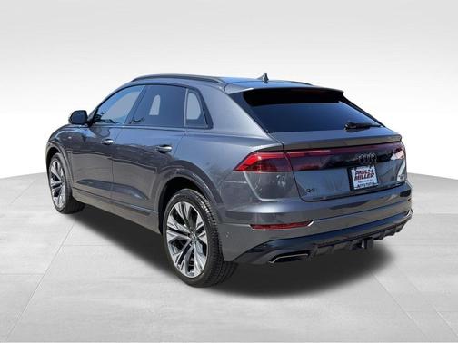 Daytona Gray Pearl 2026 Audi Q8 55 Premium