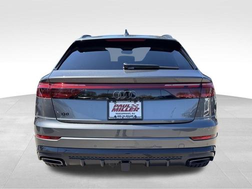 Daytona Gray Pearl 2026 Audi Q8 55 Premium