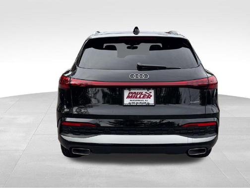 Mythos Black Metallic 2026 Audi Q5