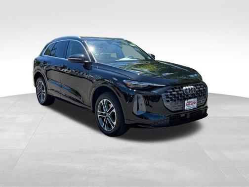 Mythos Black Metallic 2026 Audi Q5