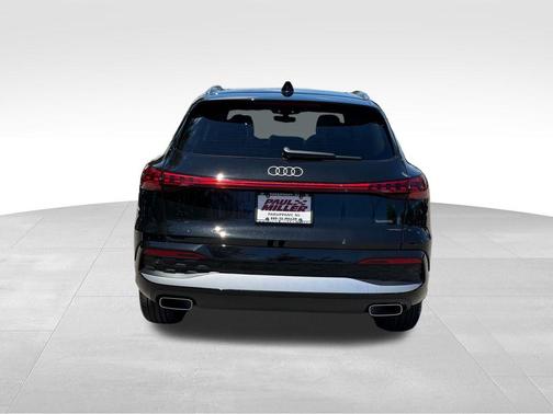 Mythos Black Metallic 2026 Audi Q5