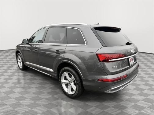 2023 Audi Q7 45 Premium Plus