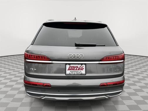 2023 Audi Q7 45 Premium Plus