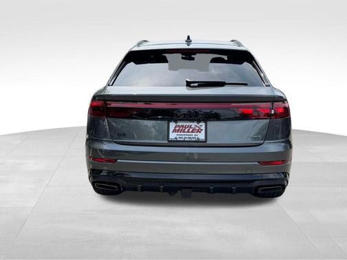 Daytona Gray Pearl 2026 Audi Q8