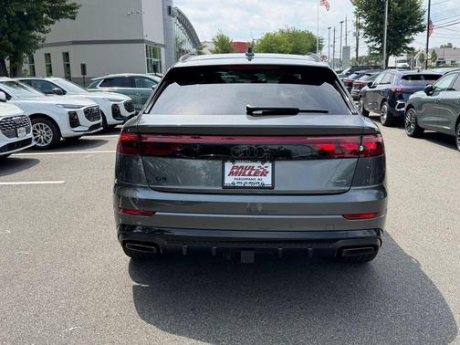 Daytona Gray Pearl 2026 Audi Q8 55 Premium