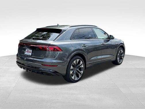 Daytona Gray Pearl 2026 Audi Q8