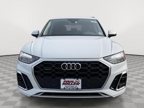 Glacier White Metallic 2023 Audi Q5 45 S line quattro Premium