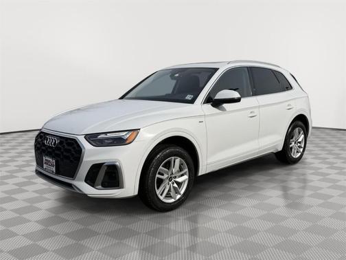 Glacier White Metallic 2023 Audi Q5 45 S line quattro Premium